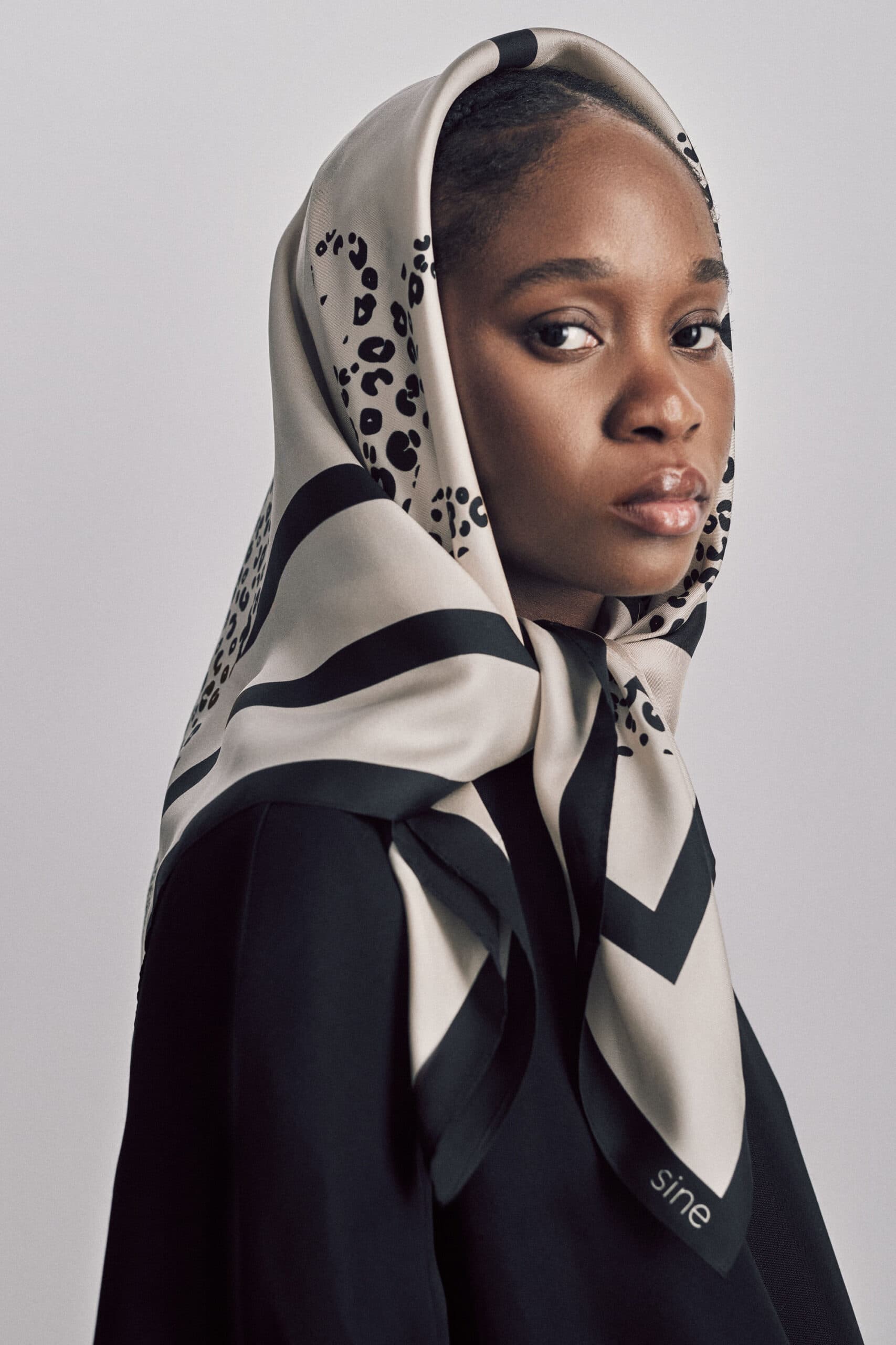 Jedwabna apaszka kremowa 90 cm | LAMPARTY