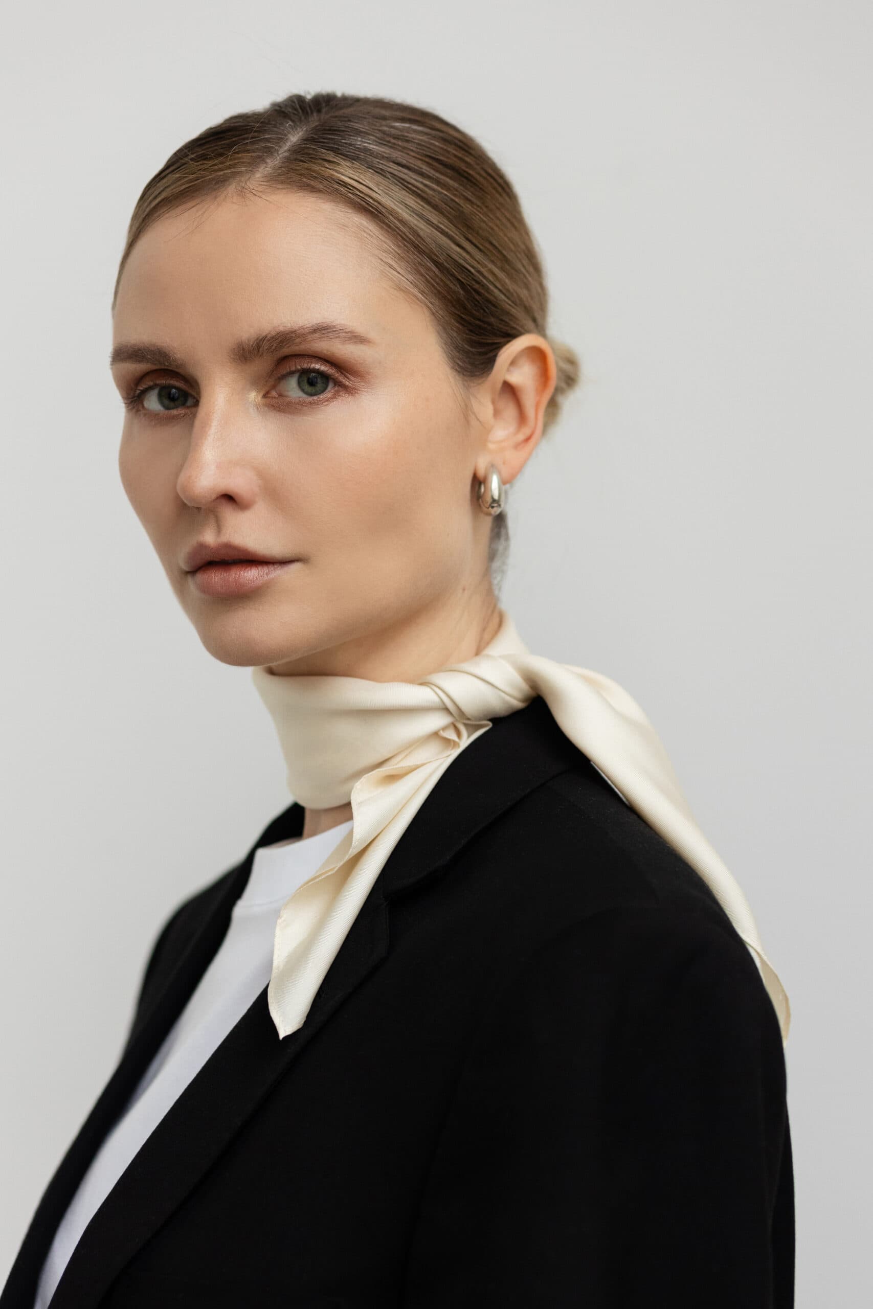 Jedwabna apaszka 53 cm | KREM