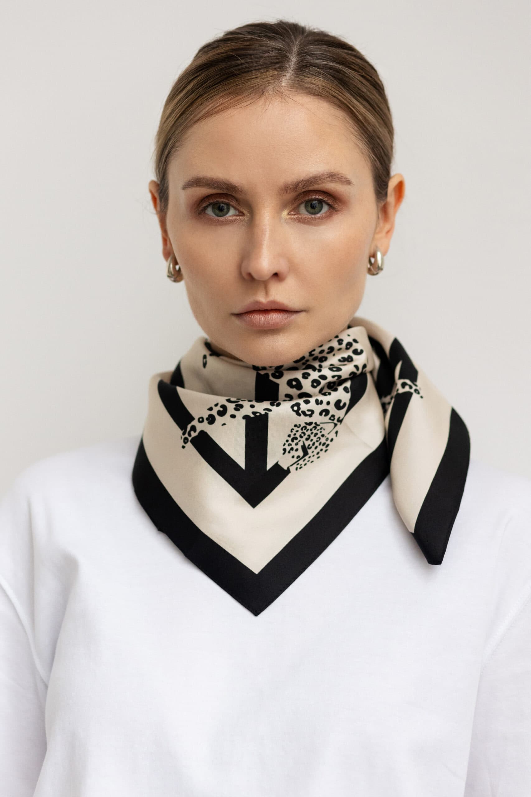 Jedwabna apaszka kremowa 65 cm | LAMPARTY