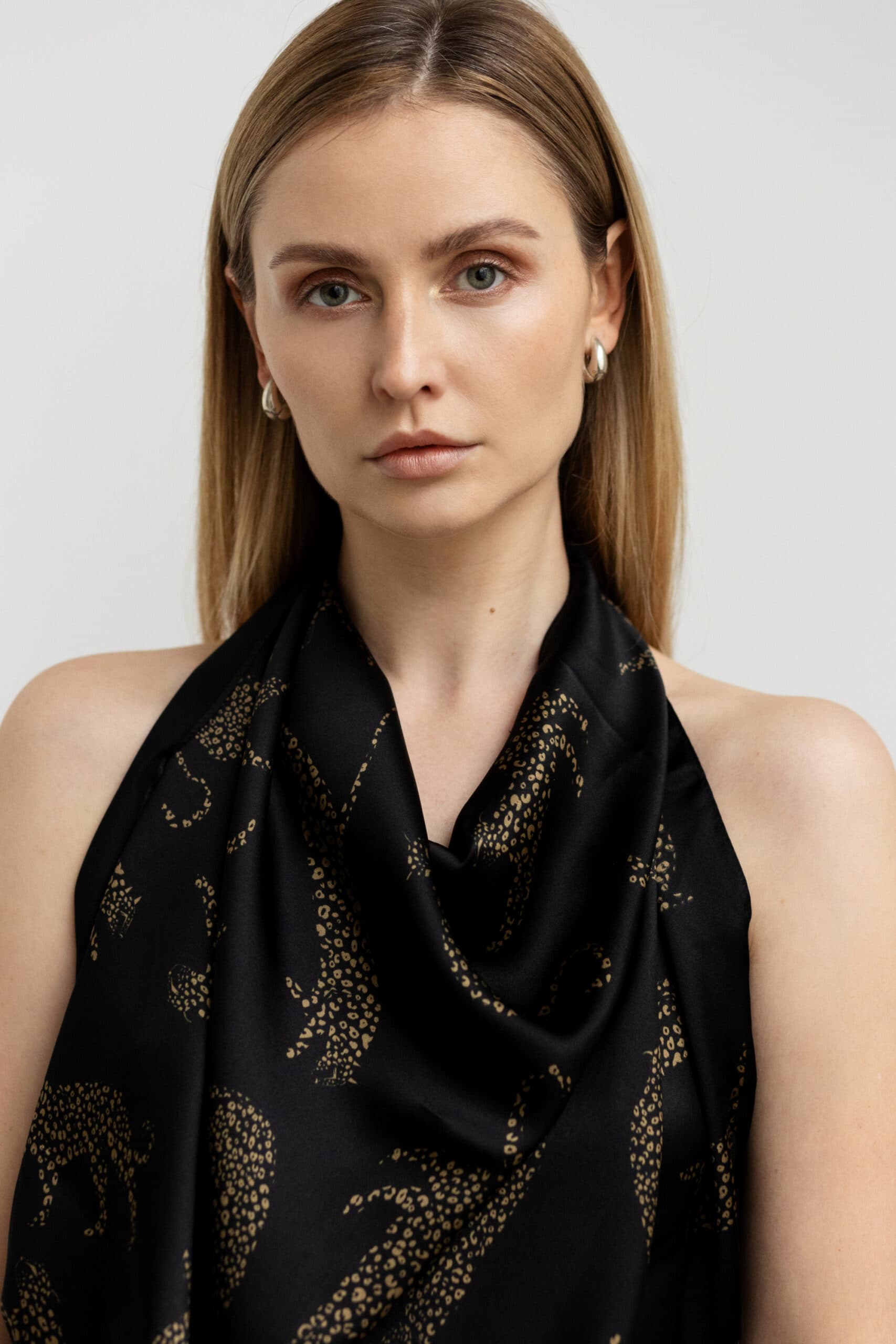 Jedwabna apaszka czarna 90 cm | LAMPARTY