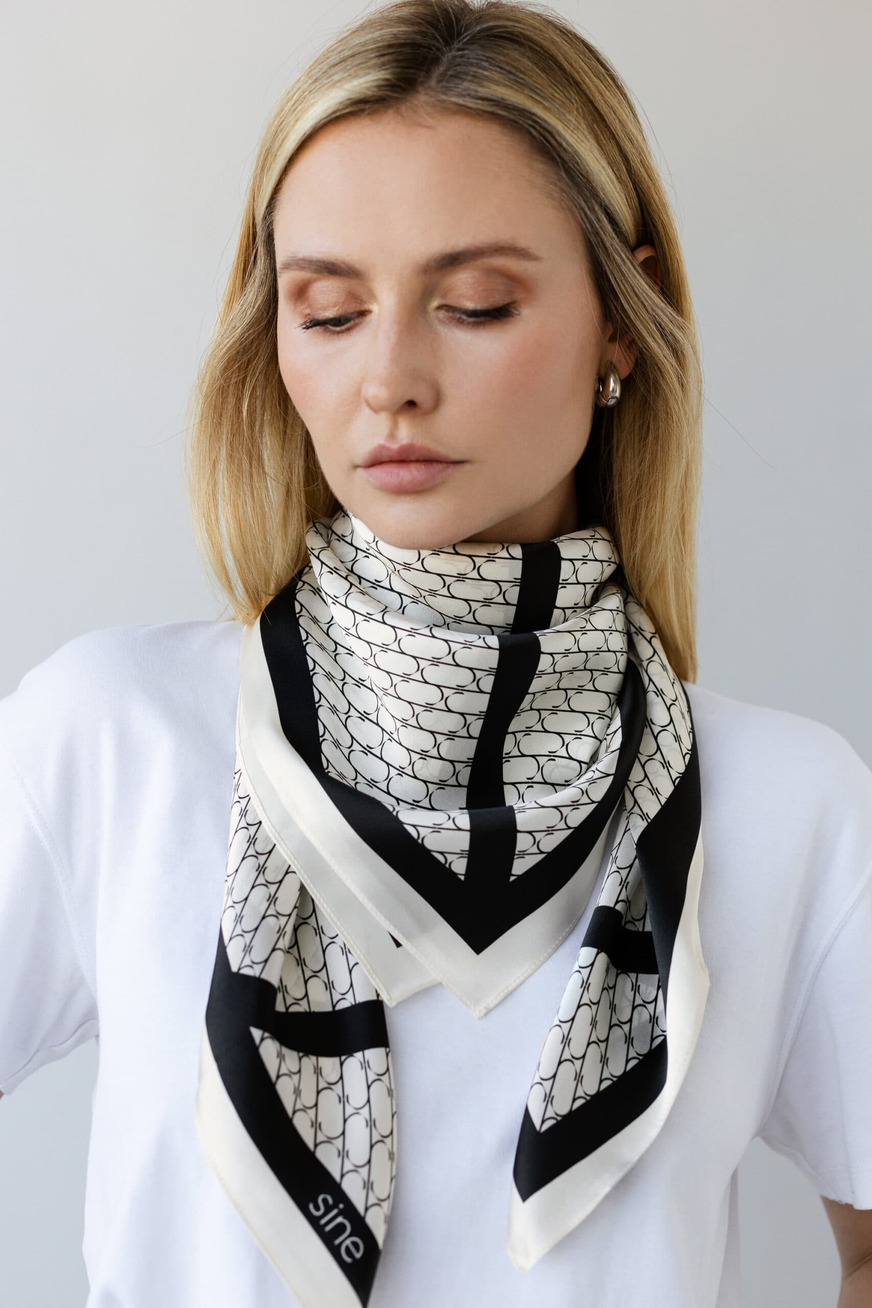 Jedwabna apaszka 90 cm | Sine Silk CLASSIC CREAM