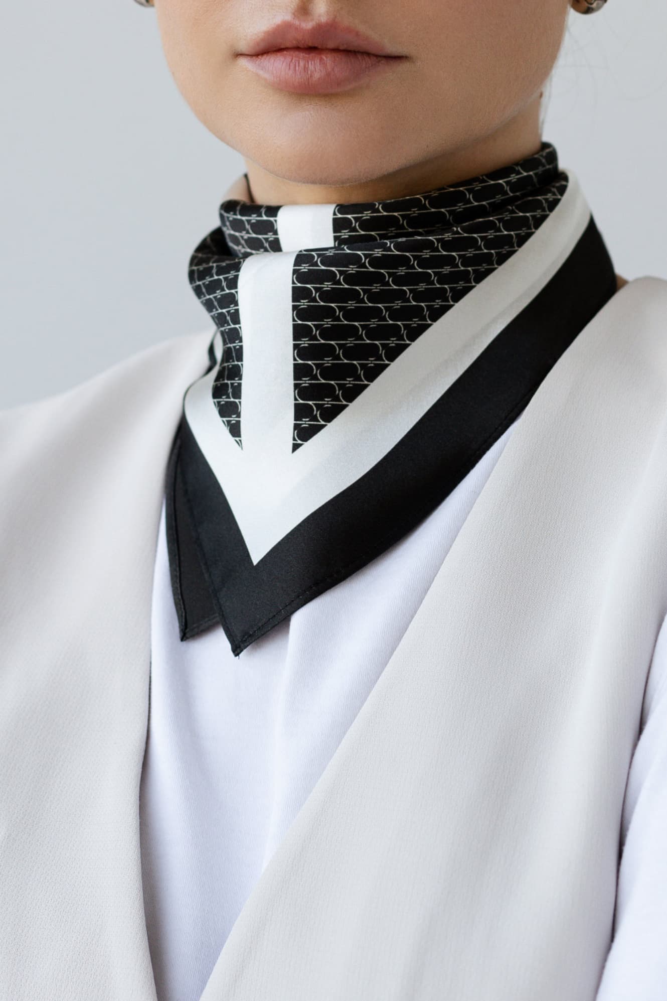 Jedwabna apaszka 53 cm | Sine Silk CLASSIC BLACK