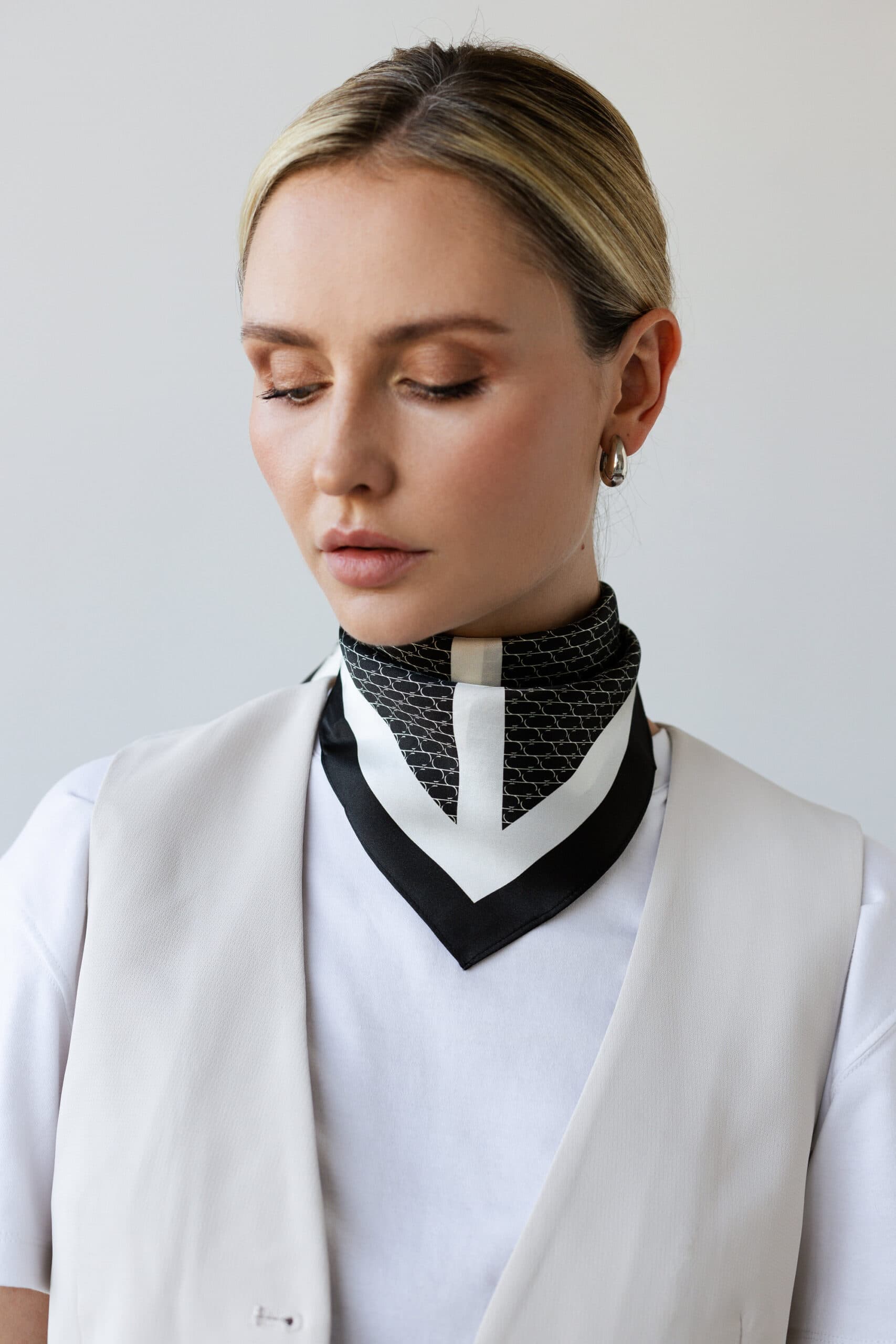 Jedwabna apaszka 53 cm | Sine Silk CLASSIC BLACK