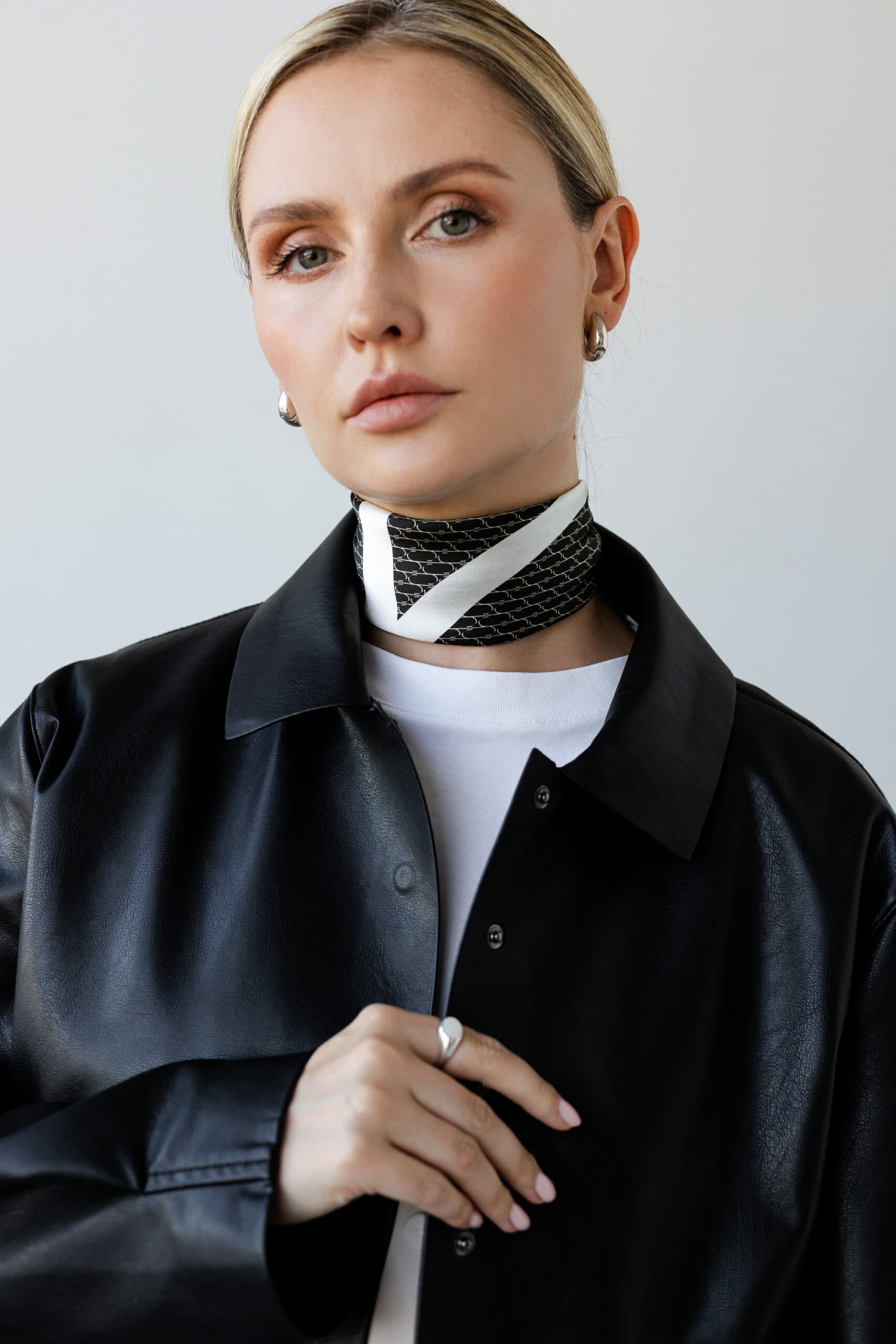 Jedwabna apaszka 53 cm | Sine Silk CLASSIC BLACK