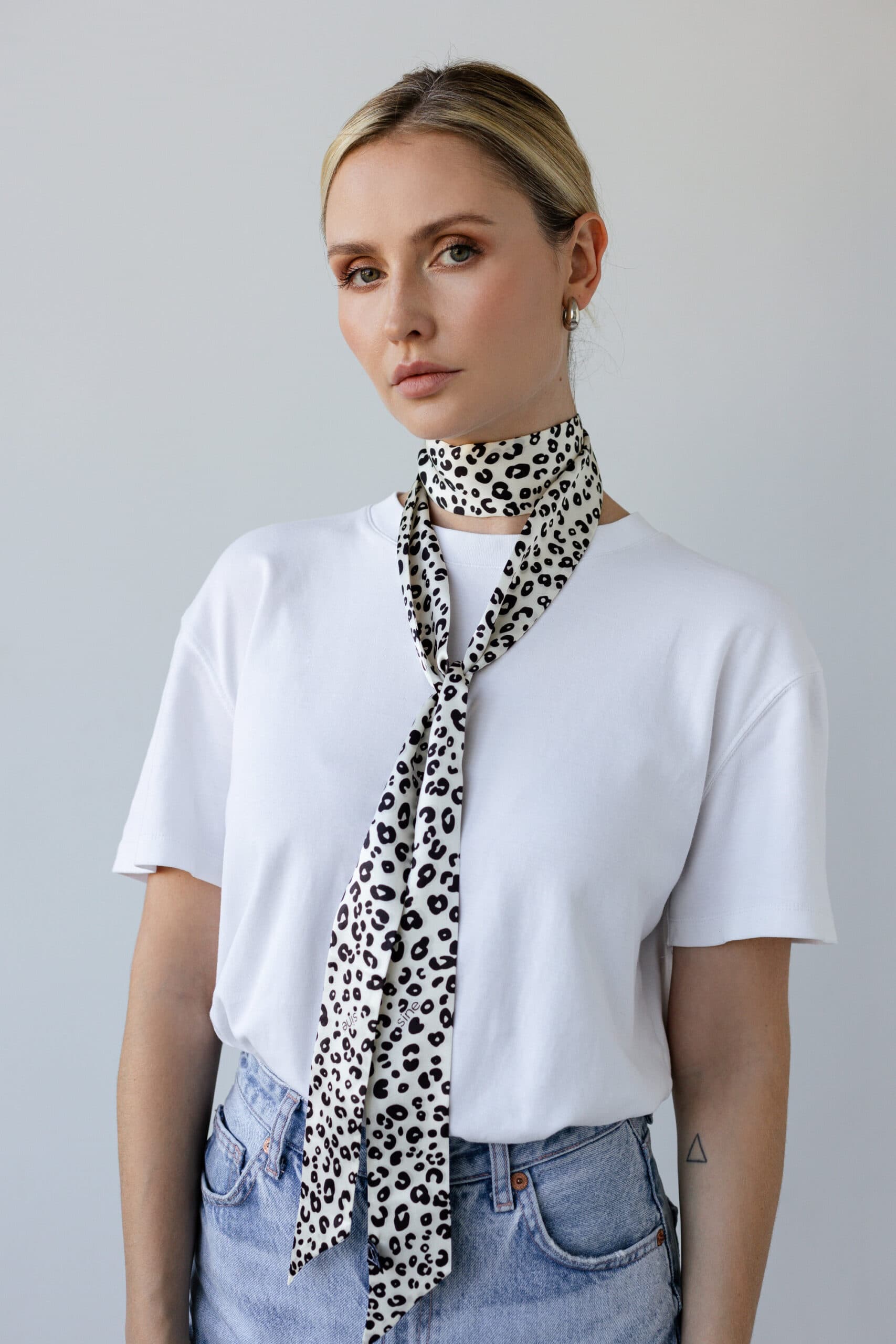 Jedwabny szaliczek ANIMAL PATTERN 180 cm