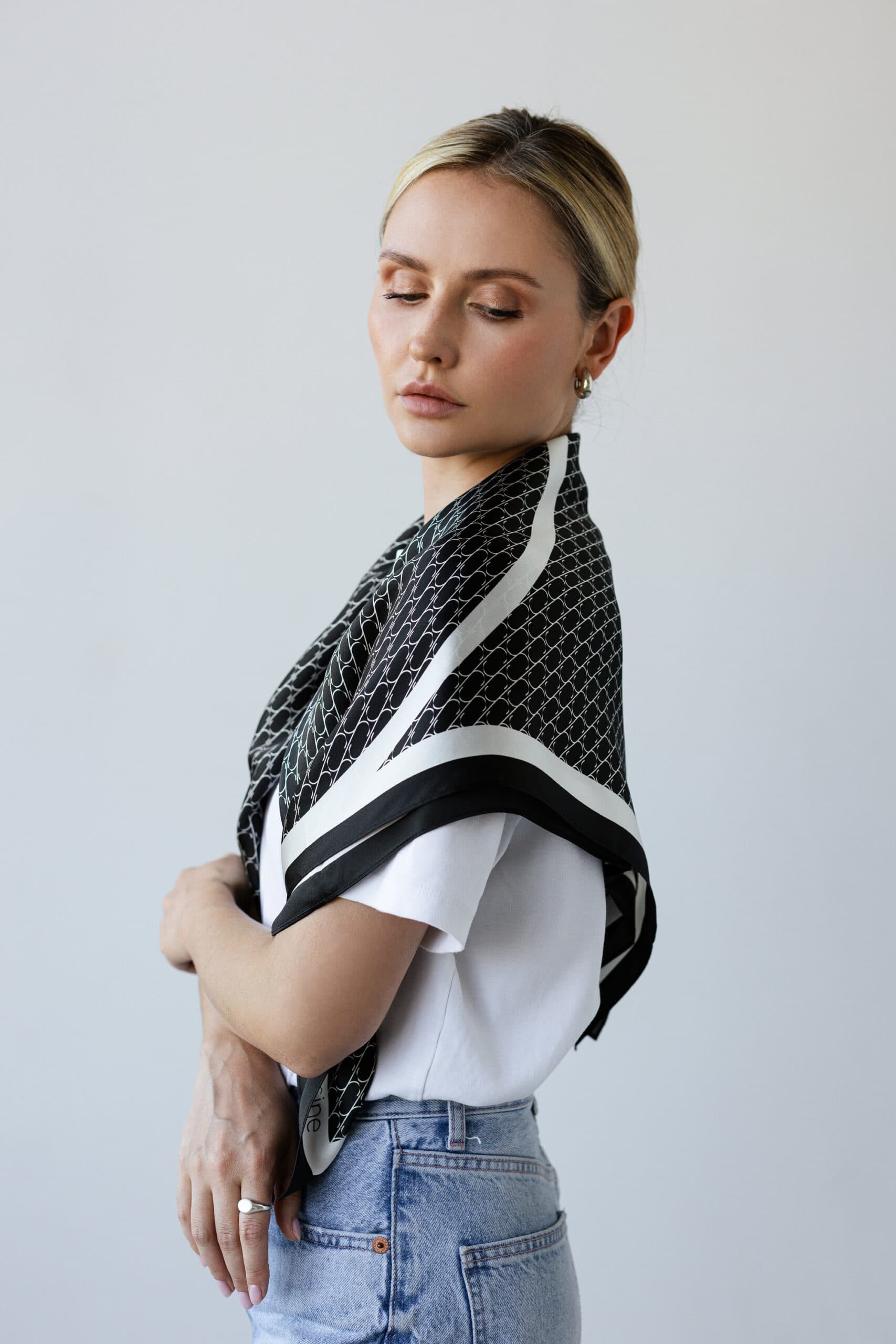 Jedwabna apaszka 90 cm | Sine Silk CLASSIC BLACK