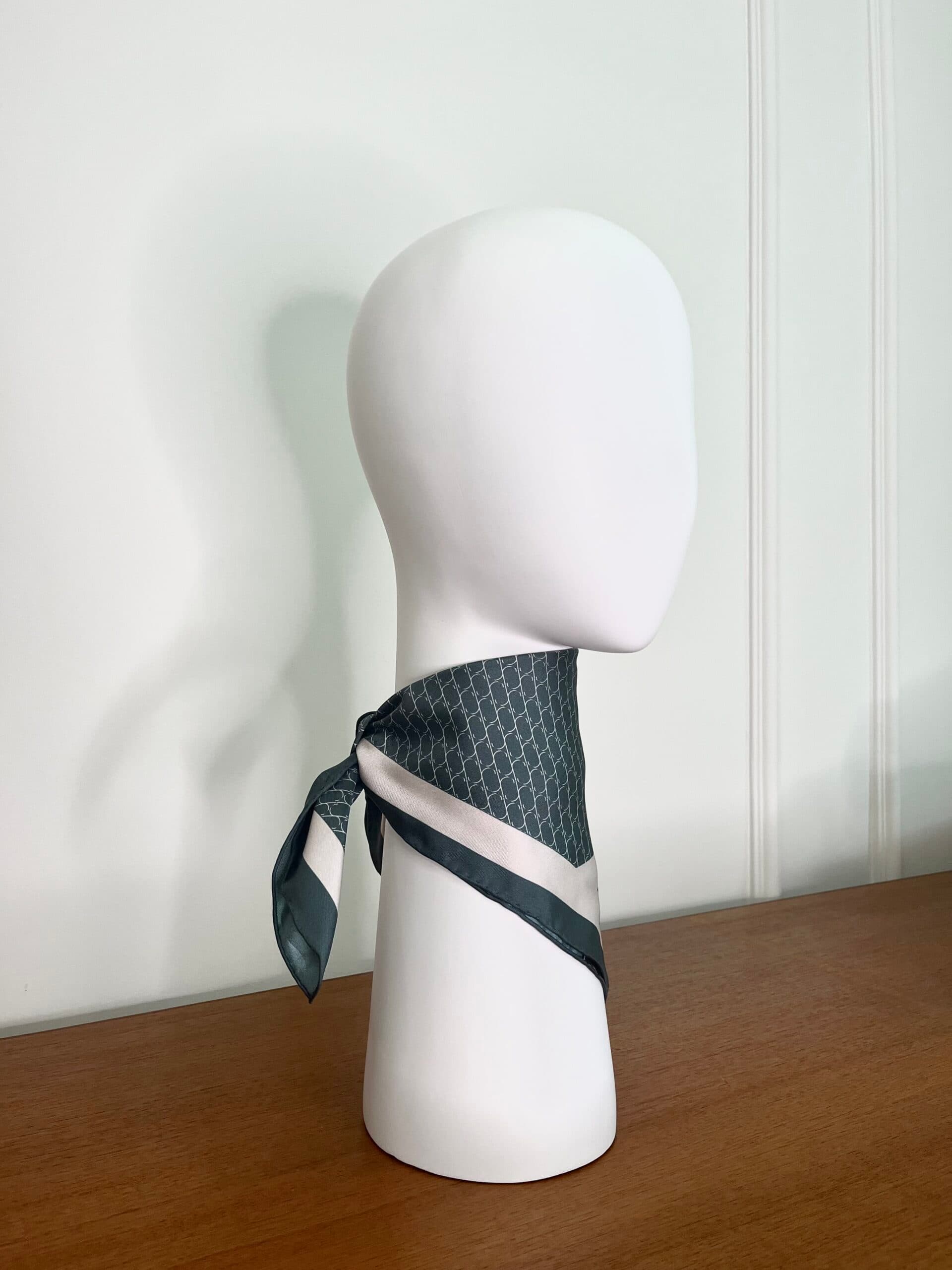 Jedwabna apaszka 53 cm | Sine Silk GREEN - sample sale